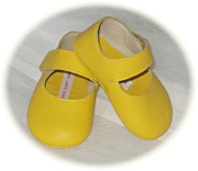 Baby girls' leather shoes in bright yellow